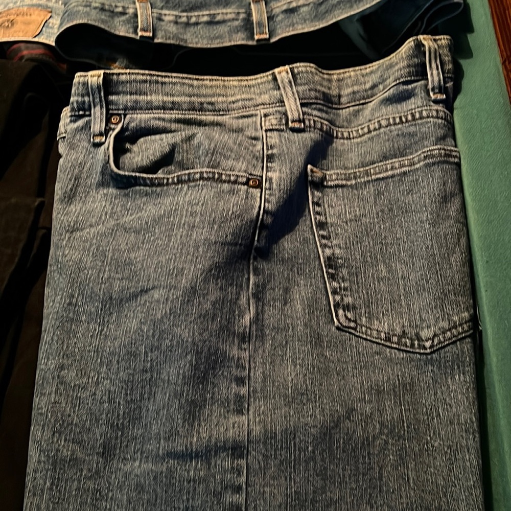 Mens Wrangler Blue Jeans - Size 42 x 29